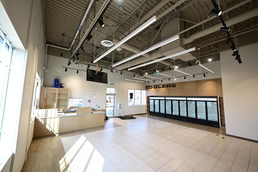 28 Strathmoor Dr, Sherwood Park, AB à louer - Photo de l’immeuble – Image 2 sur 8