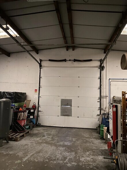 Local d’activités dans Grigny à louer - Photo intérieure – Image 2 sur 7