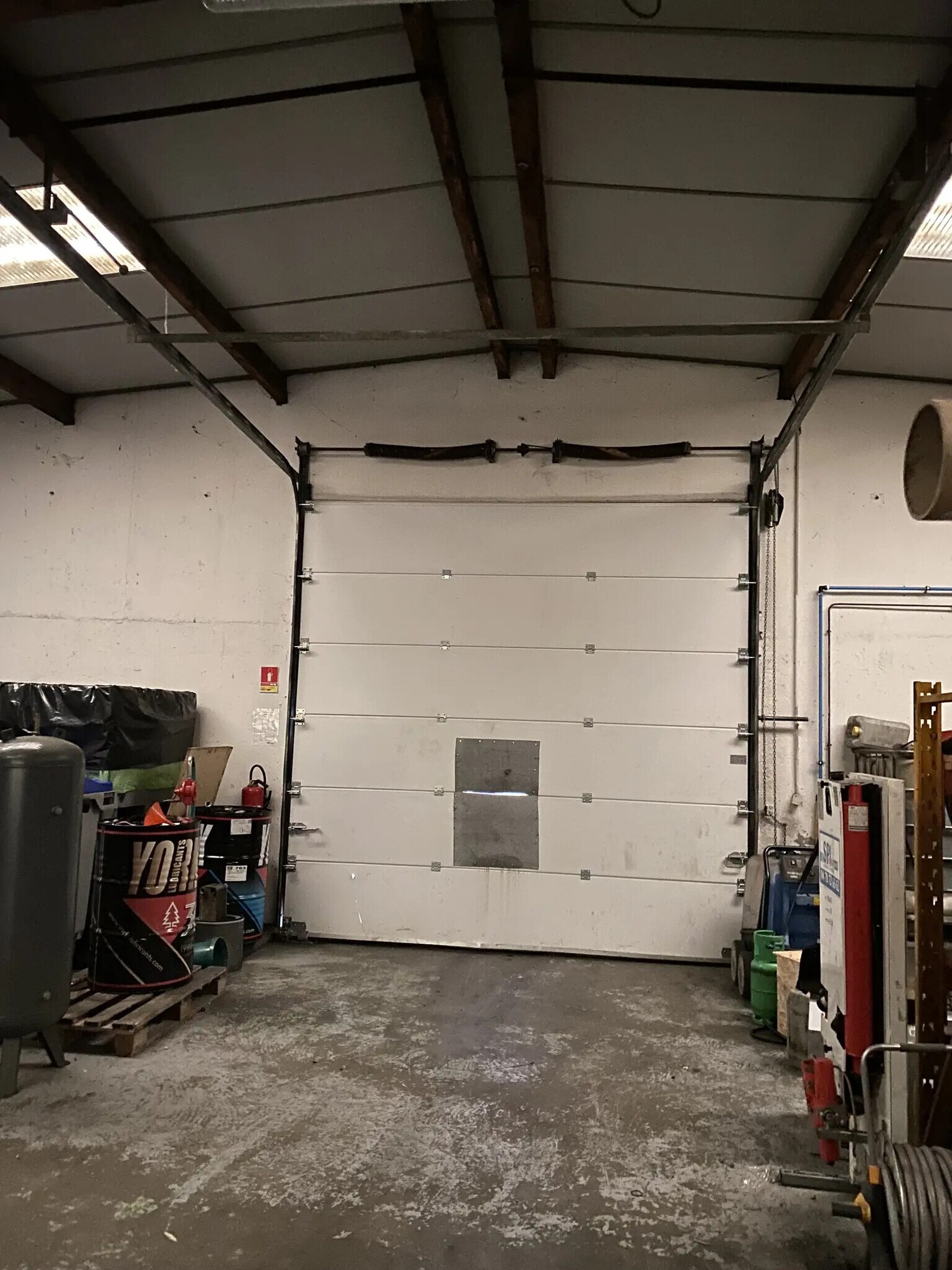 Local d’activités dans Grigny à louer Photo intérieure– Image 1 sur 6