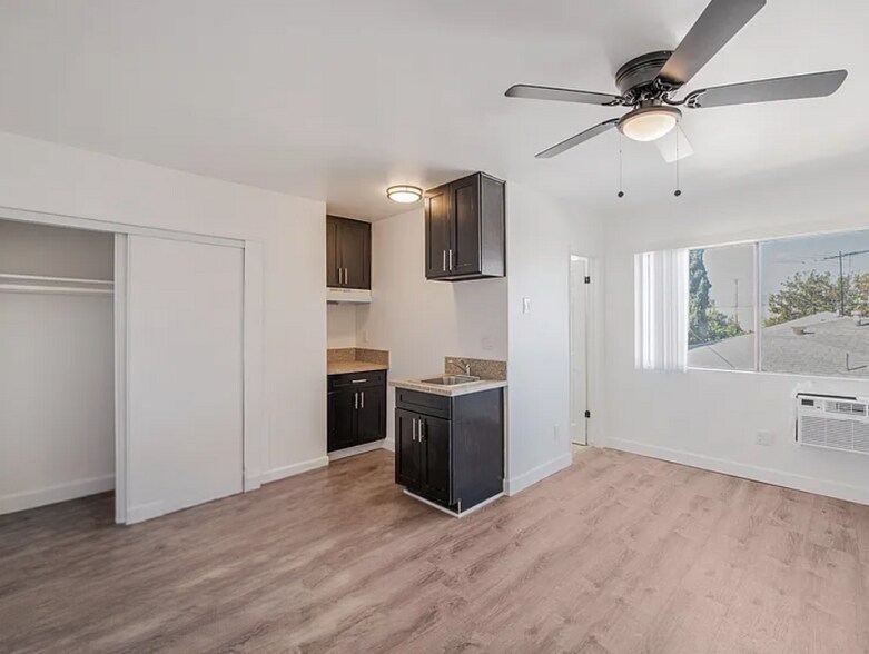 6722 Troost Ave, North Hollywood, CA à vendre - Photo de l’immeuble – Image 2 sur 15