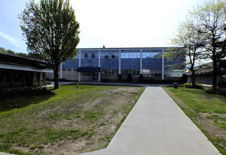 450 City Ctr, Kitimat, BC à vendre Photo principale– Image 1 sur 2