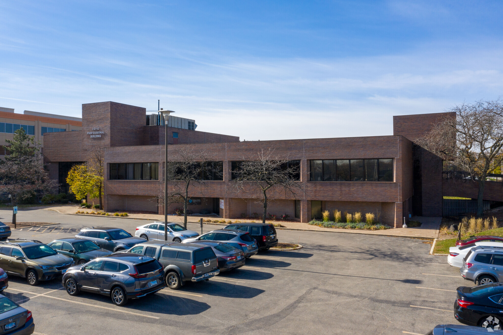 2010 S Arlington Heights Rd, Arlington Heights, IL à louer Photo de l’immeuble– Image 1 sur 6