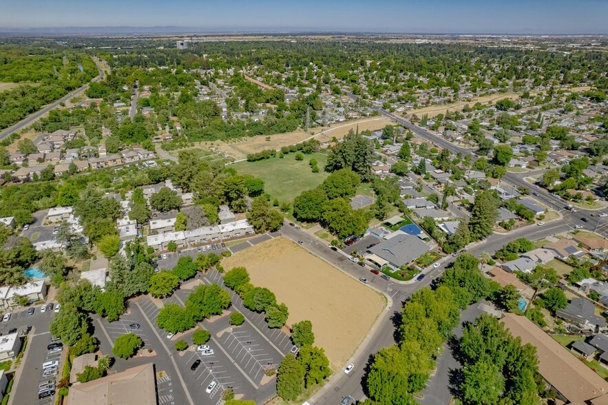2391 Northview Dr, Sacramento, CA à vendre - Aérien – Image 2 sur 4