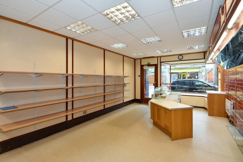 38-40 High St, Grantown On Spey, HLD PH26 3EH - Lot 38 -  - Photo intérieure - Image 1 of 10