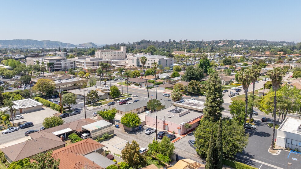 1904 N Orange Grove Ave, Pomona, CA à vendre - Photo de l’immeuble – Image 3 sur 26