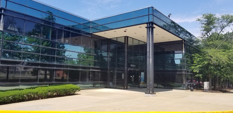 9301 Largo Dr W, Upper Marlboro, MD à louer - Photo de l’immeuble – Image 2 sur 7