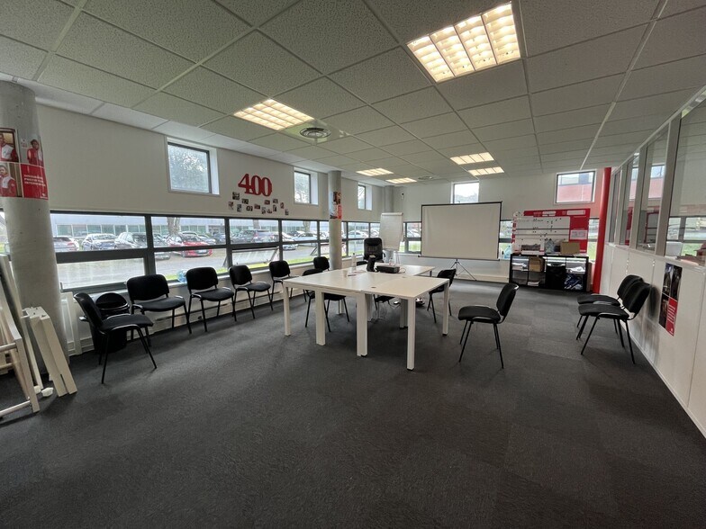 Bureau dans Mérignac à louer - Photo de l’immeuble – Image 2 sur 9