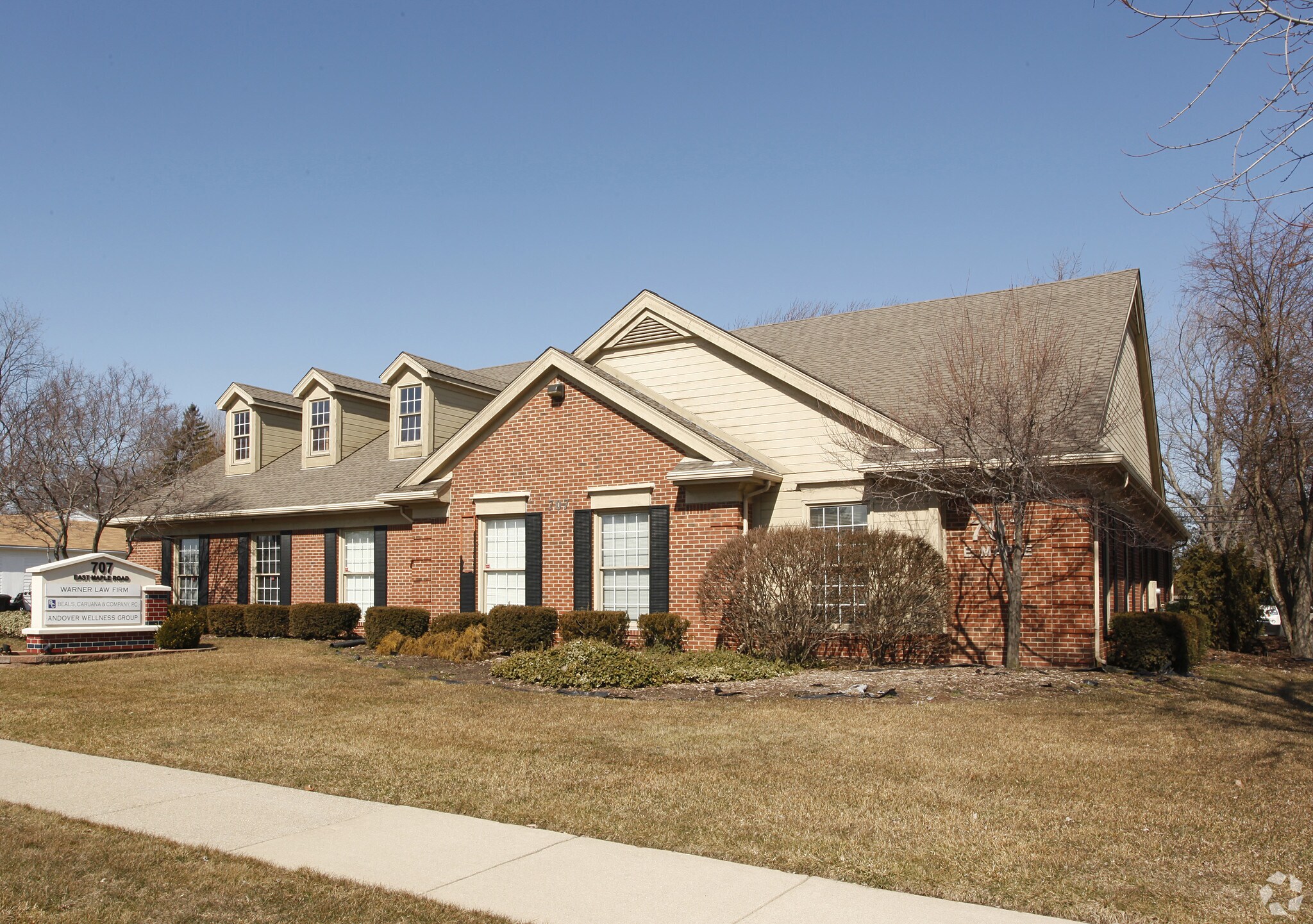 707 E Maple Rd, Troy, MI à louer Photo de l’immeuble– Image 1 sur 6