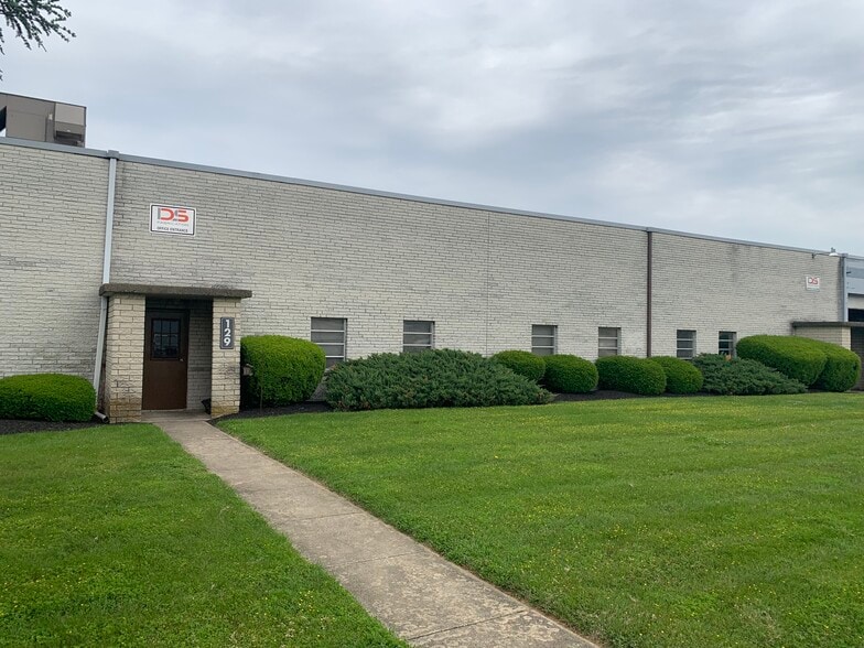 129 Ashmore Dr, Leola, PA à louer - Photo de l’immeuble – Image 2 sur 8