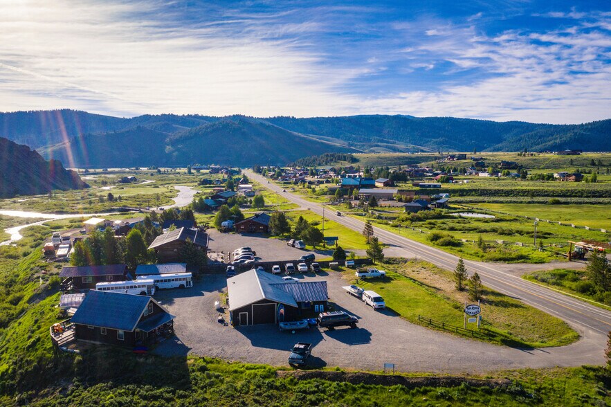 1150 Eva Falls, Stanley, ID à vendre - Aérien – Image 2 sur 11