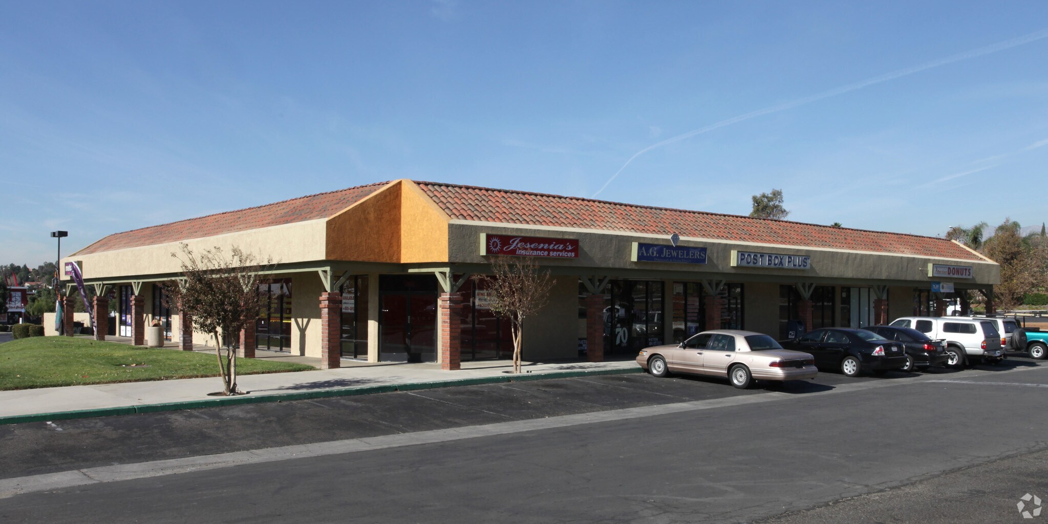 7840 Limonite Ave, Jurupa Valley, CA à louer Photo principale– Image 1 sur 4