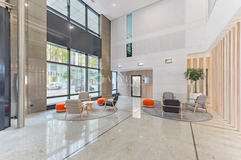 Bureau dans Bois-Colombes à louer - Photo de l’immeuble – Image 3 sur 12