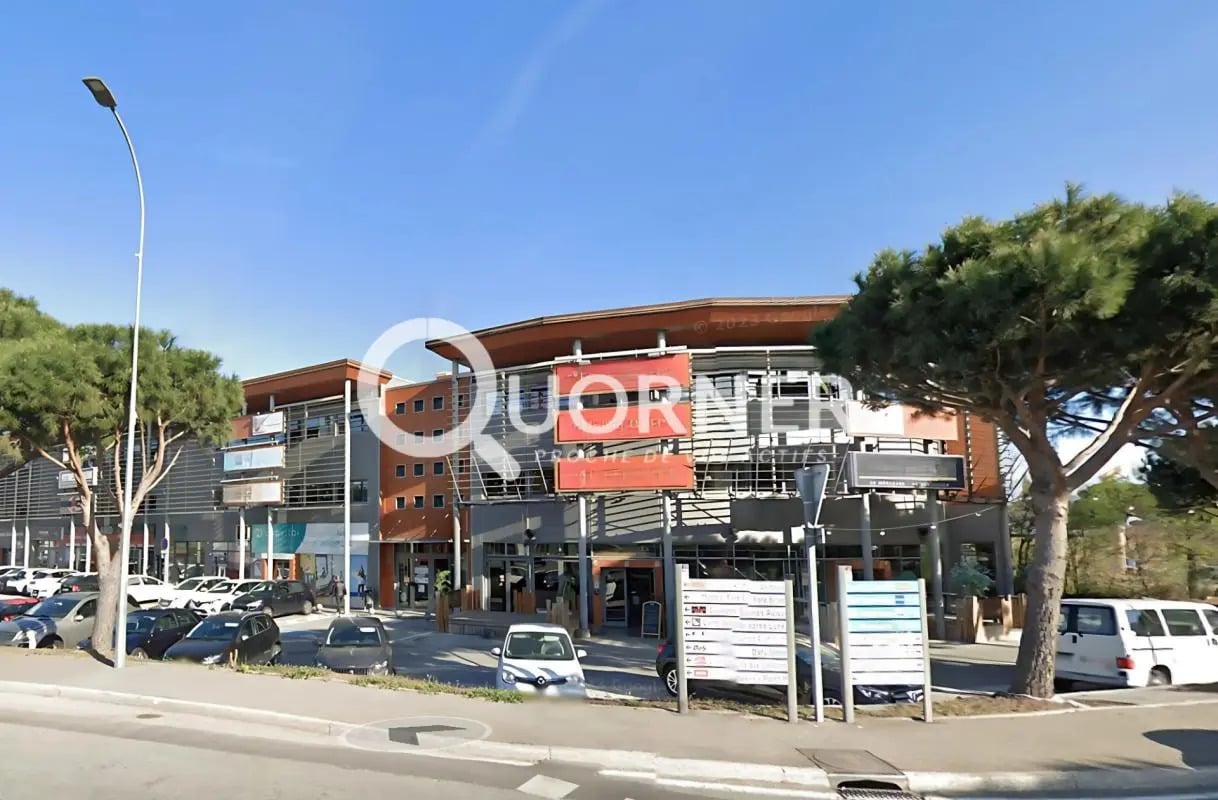 Local commercial dans Fréjus à louer Photo de l’immeuble– Image 1 sur 4