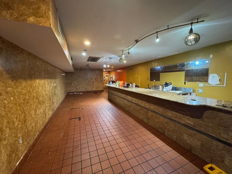 1144 Hylan Blvd, Staten Island, NY à louer - Photo de l’immeuble – Image 2 sur 8