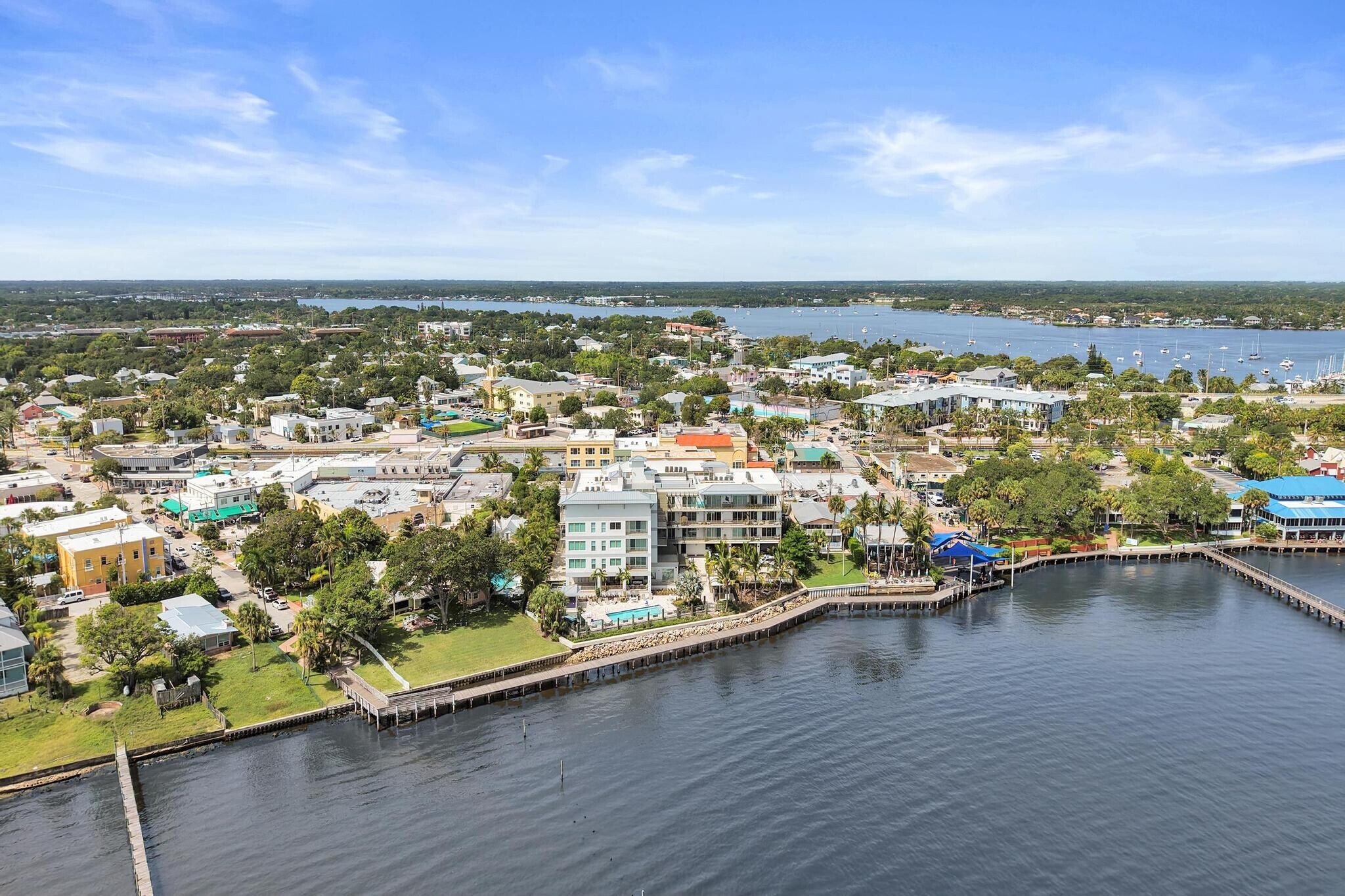 37-41 SW Seminole St, Stuart, FL à louer Photo de l’immeuble– Image 1 sur 27