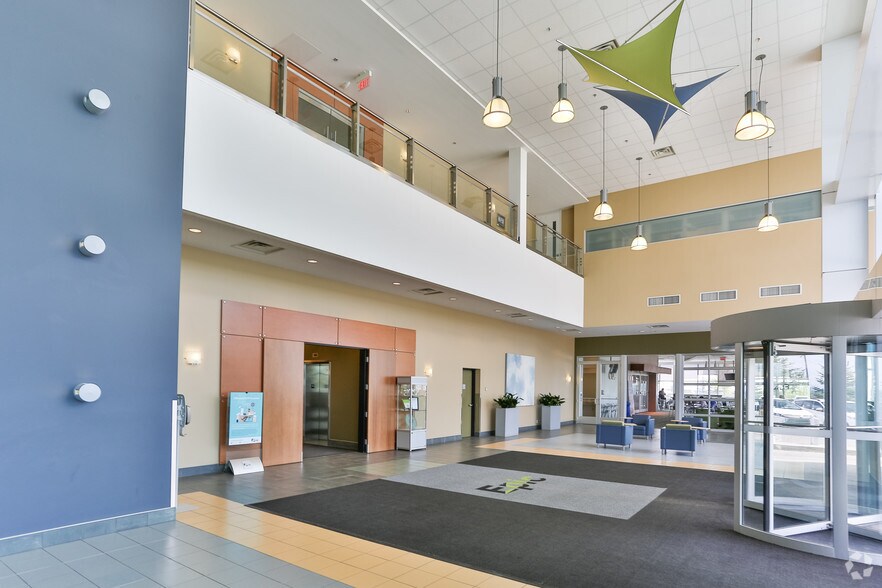 2535 3rd Ave SE, Calgary, AB à louer - Hall d’entrée – Image 2 sur 7