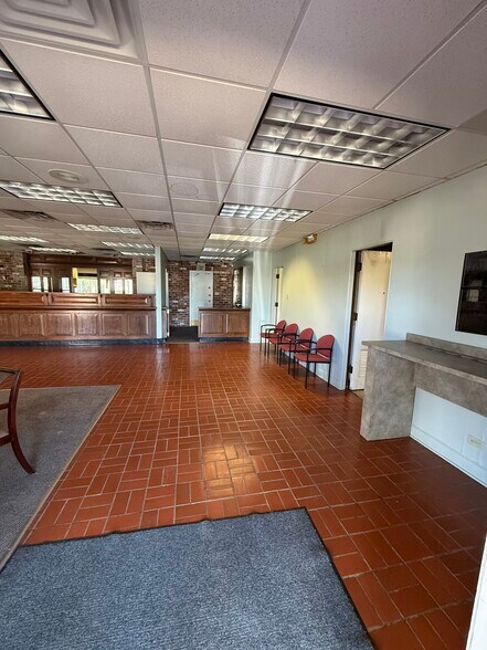 8796 Greenwell Springs Rd, Baton Rouge, LA à vendre - Photo de l’immeuble – Image 3 sur 12