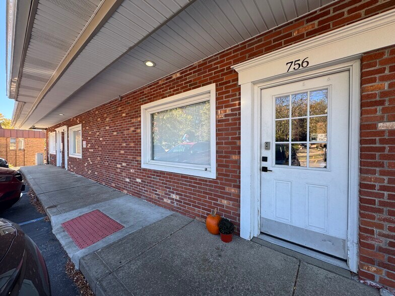 752-764 W Market St, Akron, OH à louer - Photo de l’immeuble – Image 2 sur 11