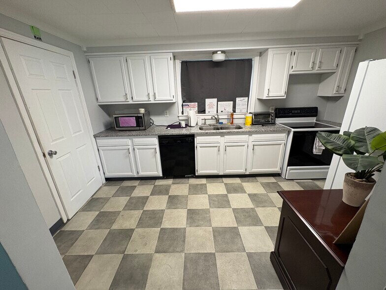 7002 S East St, Indianapolis, IN à louer - Photo de l’immeuble – Image 3 sur 17