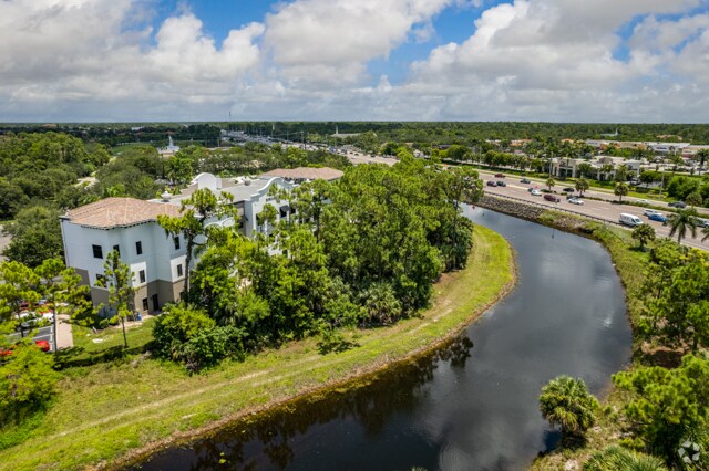 2590 Northbrooke Plaza Dr, Naples, FL à louer - Photo de l’immeuble – Image 3 sur 5