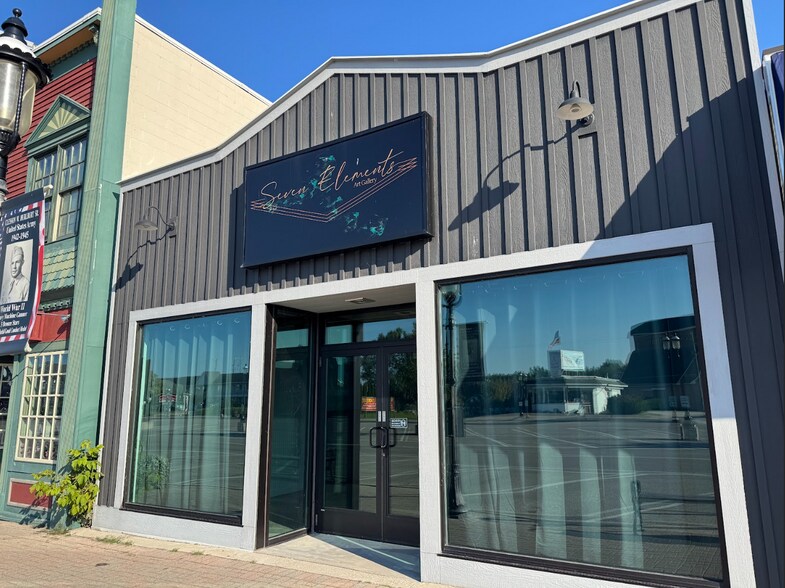 217 E Central Ave, Mackinaw City, MI à louer - Photo de l’immeuble – Image 1 sur 30