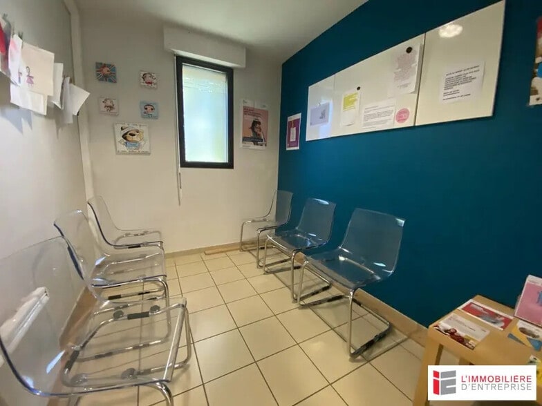 Local d'activités dans SAINT-ERBLON à vendre - Photo de l’immeuble – Image 3 sur 5