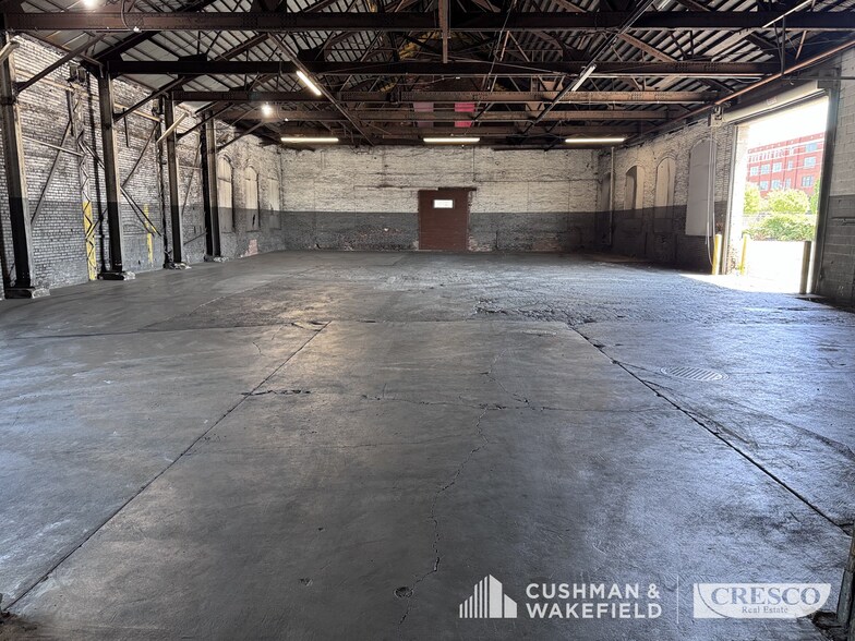 4501 Lakeside Ave, Cleveland, OH à louer - Photo de l’immeuble – Image 3 sur 9
