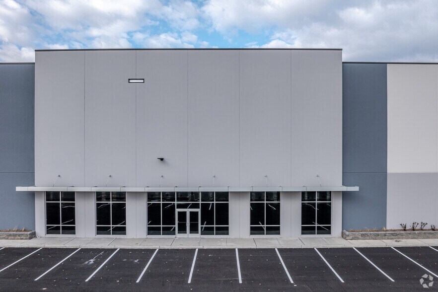650 Federal Blvd, Carteret, NJ à louer - Photo de l’immeuble – Image 3 sur 6