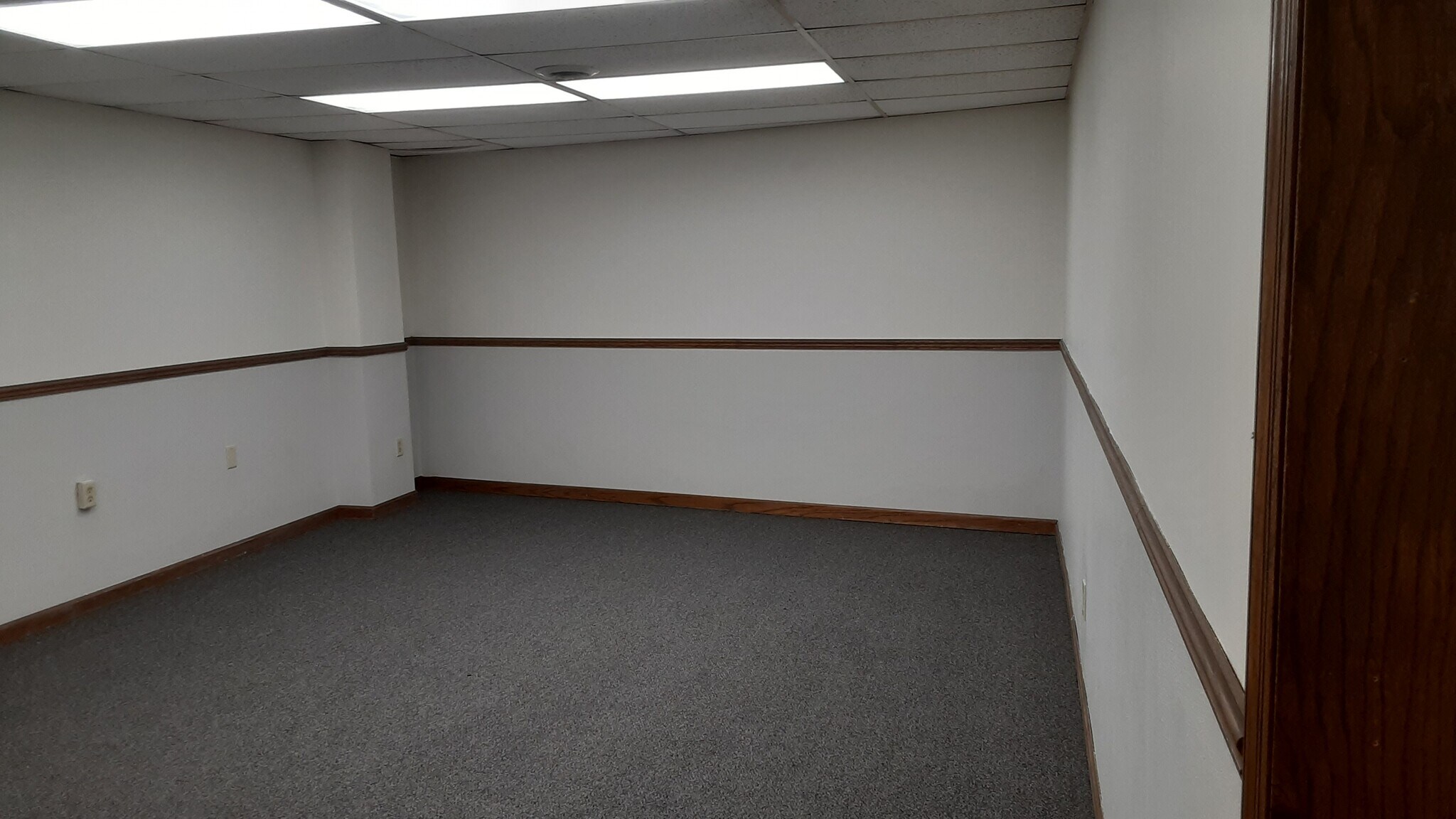 217 Wisconsin Ave, Waukesha, WI à louer Photo intérieure– Image 1 sur 3