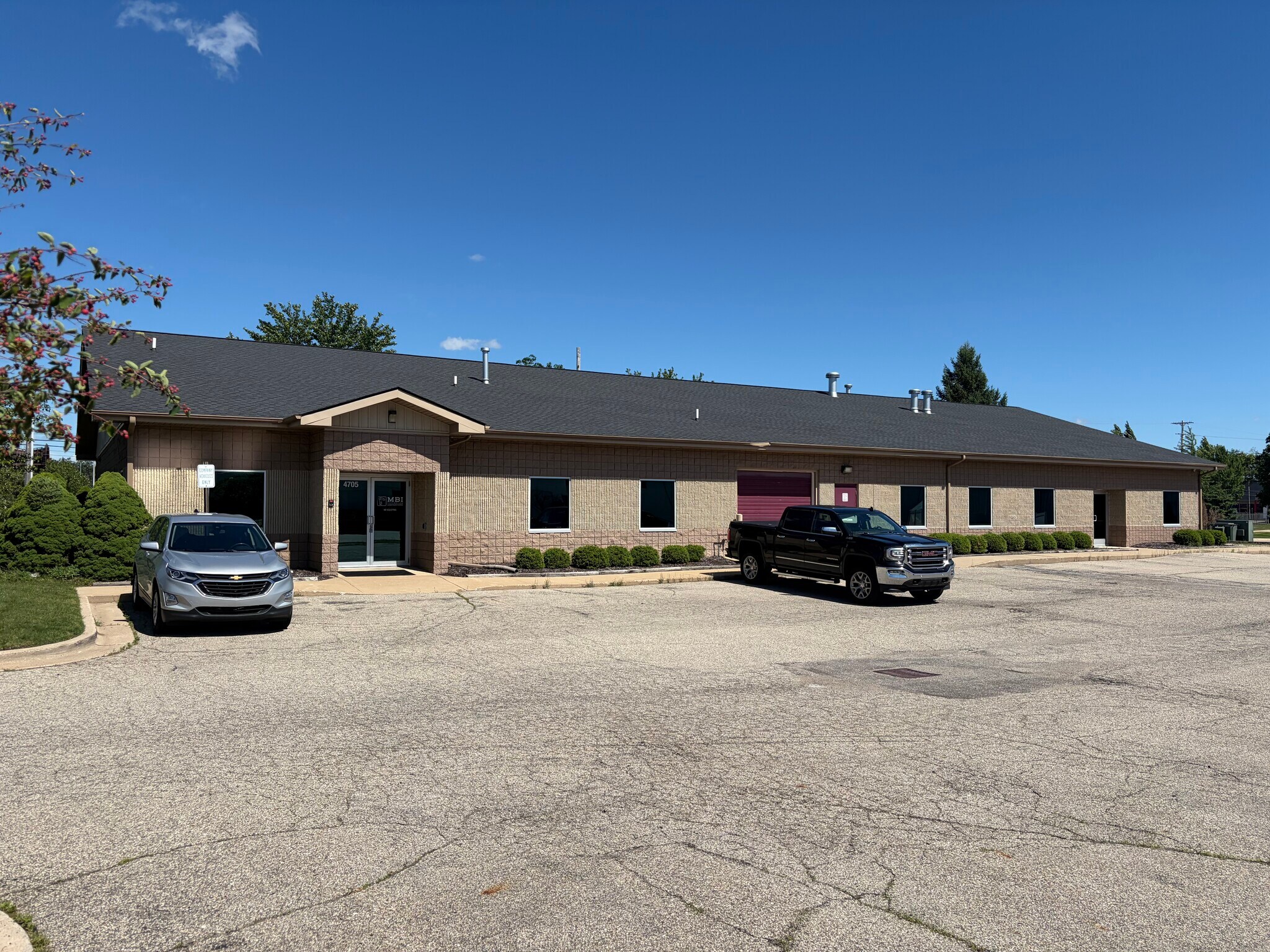 4705 Clyde Park Ave SW, Grand Rapids, MI à vendre Photo de l’immeuble– Image 1 sur 17