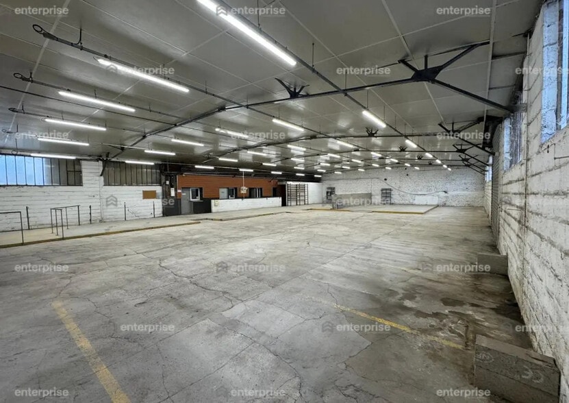 Local d’activités dans Saint-Quentin à louer - Photo de l’immeuble – Image 2 sur 5