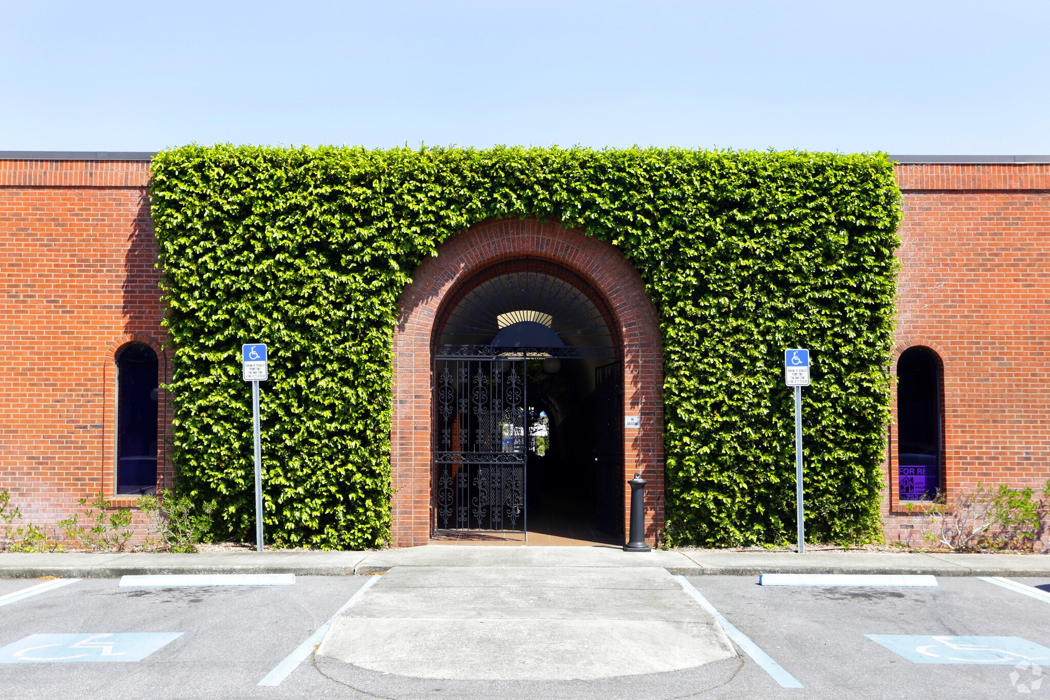 1001 E Baker St, Plant City, FL à louer Photo de l’immeuble– Image 1 sur 21