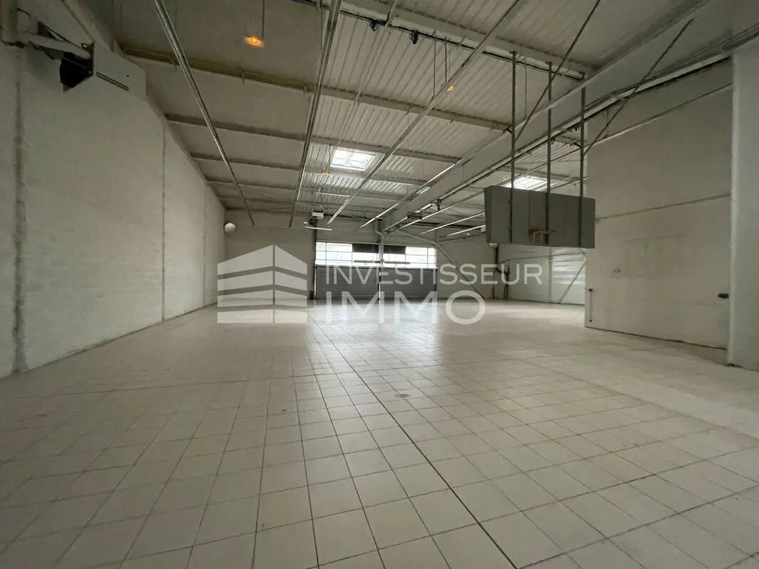Local commercial dans Mareuil-lès-Meaux à louer Photo principale– Image 1 sur 11