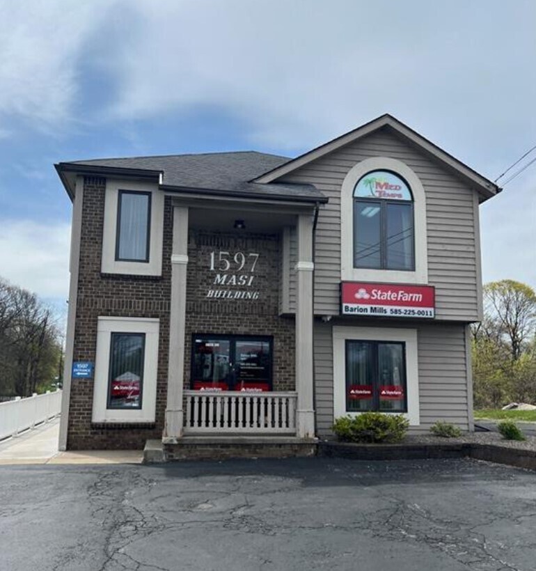 1597 W Ridge Rd, Rochester, NY à louer Photo principale– Image 1 sur 13