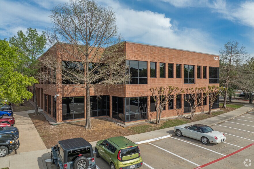 1820 Preston Park Blvd, Plano, TX à vendre - Photo de l’immeuble – Image 3 sur 10
