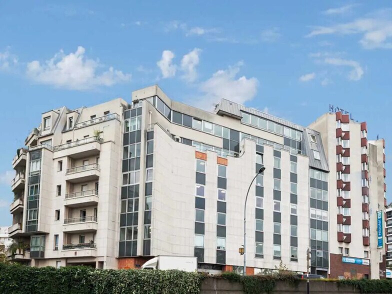 Bureau dans Joinville-le-Pont à louer - Photo de l’immeuble – Image 1 sur 9