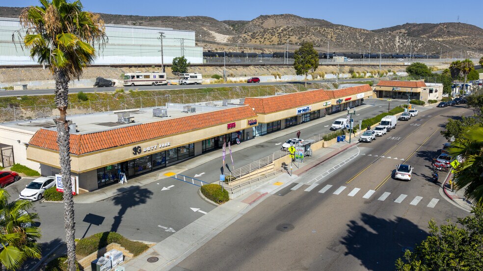 501 E San Ysidro Blvd, San Ysidro, CA à louer - Photo principale – Image 1 sur 11