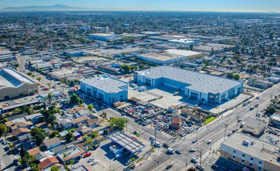 6375 Wilmington Ave, Los Angeles, CA à louer - Photo de l’immeuble – Image 1 sur 3