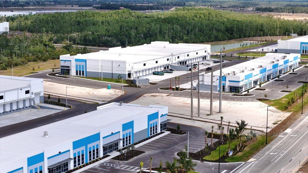 16200 Ben Hill Griffin Pky, Fort Myers, FL à louer - Photo de la construction – Image 3 sur 7