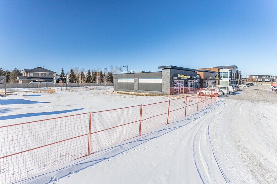 8305 Chappelle Way SW, Edmonton, AB à louer - Photo principale – Image 3 sur 12