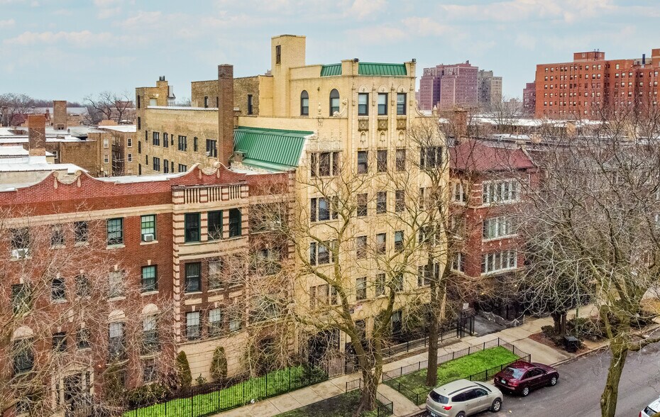 6811 S Paxton Ave, Chicago, IL à vendre - Photo de l’immeuble – Image 2 sur 19