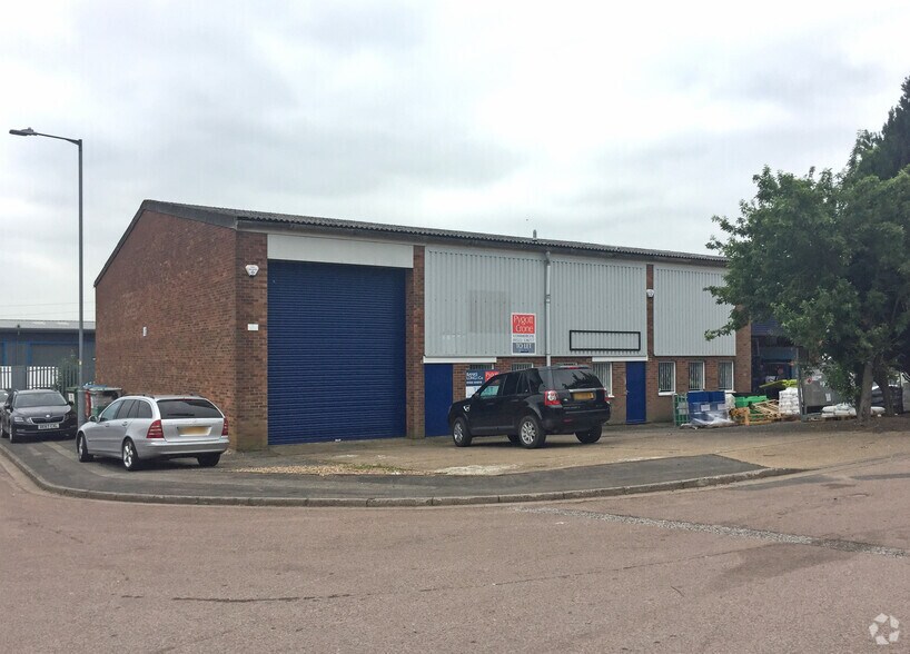 Crofton Clos, Lincoln à louer - Photo de l’immeuble – Image 3 sur 5