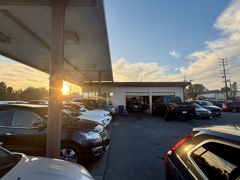 15336 Vanowen St, Van Nuys, CA à louer - Photo de l’immeuble – Image 2 sur 11