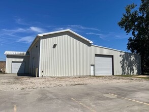 1715 Northpark Dr, Kingwood, TX à louer Photo de l’immeuble– Image 2 sur 6