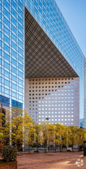 11-13 Cours Valmy, Puteaux à louer - Photo de l’immeuble – Image 2 sur 15