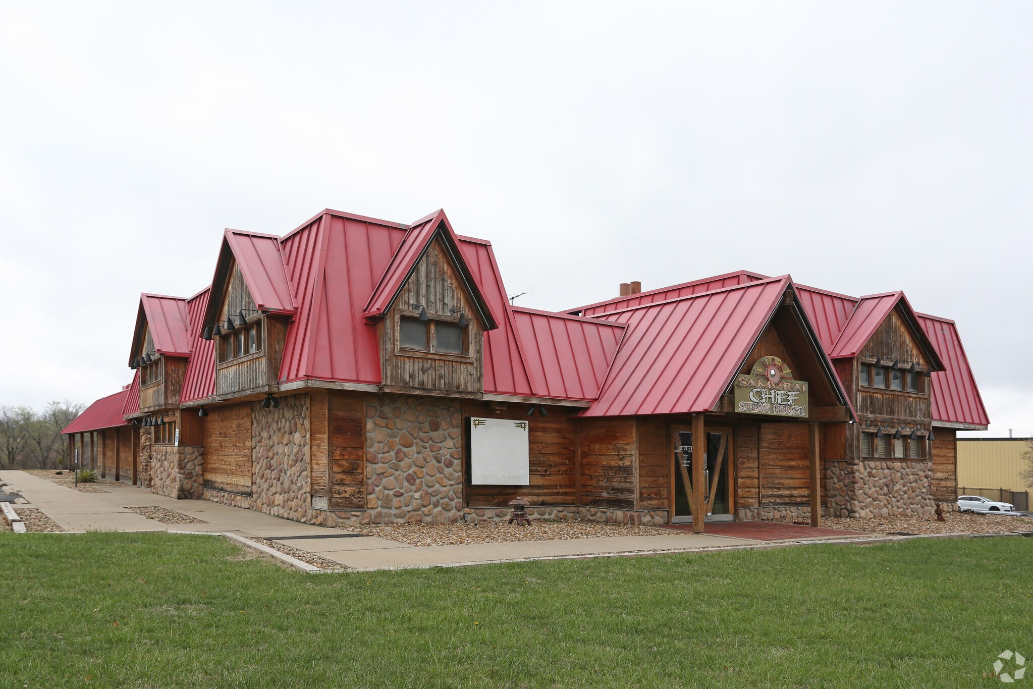 12712 E US Highway 40, Independence, MO à vendre Photo principale– Image 1 sur 15