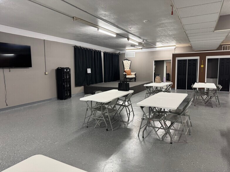 2719 E Troy Ave, Indianapolis, IN à vendre - Photo de l’immeuble – Image 3 sur 5