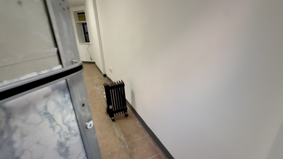 26 Henry St, New York, NY à louer - Vidéo sur l’annonce professionnelle – Image 2 sur 11