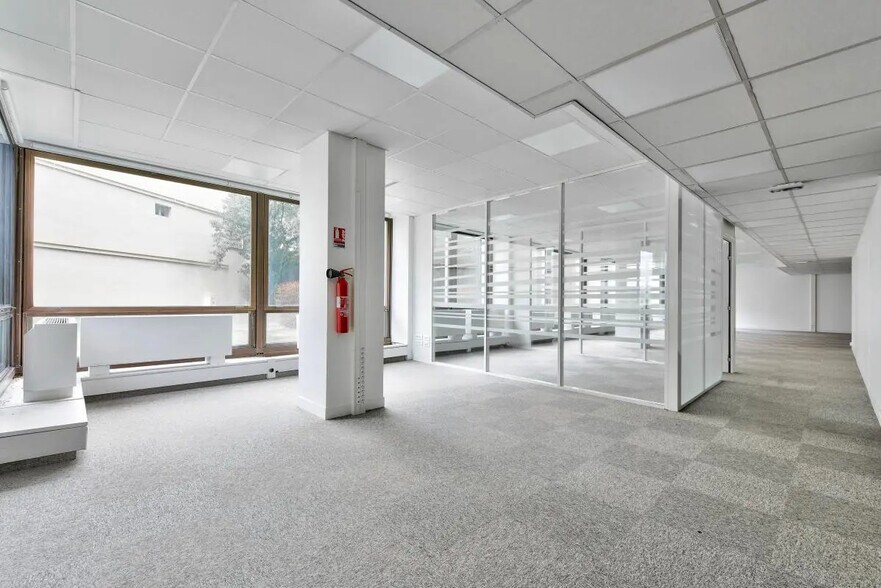 Bureau dans Saint-Cloud à louer - Photo de l’immeuble – Image 2 sur 9