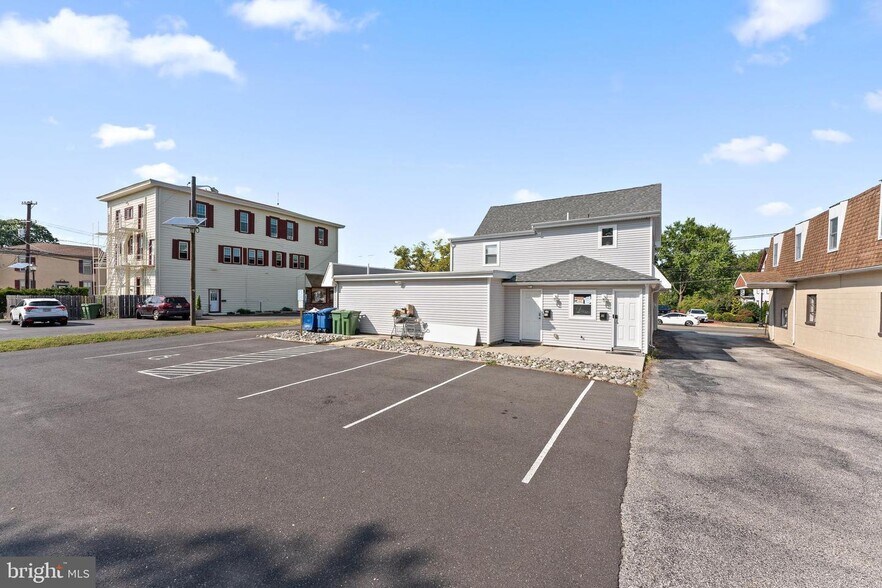 11 E Main St, Marlton, NJ à vendre - Photo de l’immeuble – Image 3 sur 27